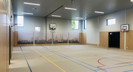 Nieuwbouw gymzaal met parkeerterrein in Cuijk